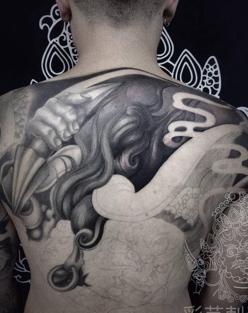 一次一丢丢哦纹身图片_背部新传统纹身图案