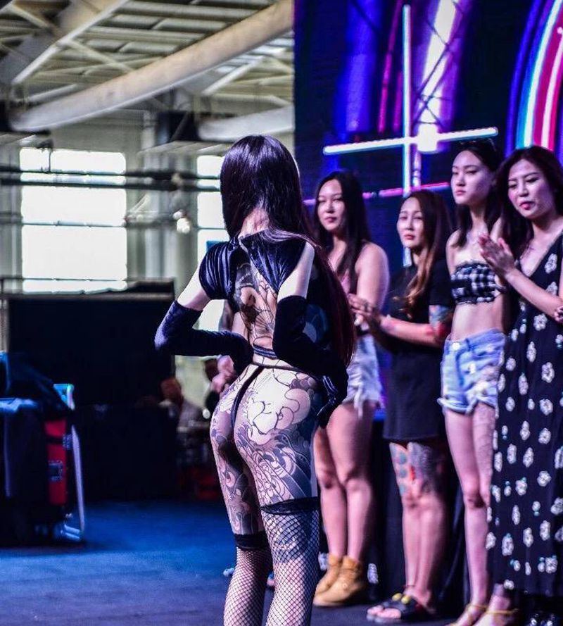 本店模特女神花絮纹身图片_背部新传统老传统纹身图案