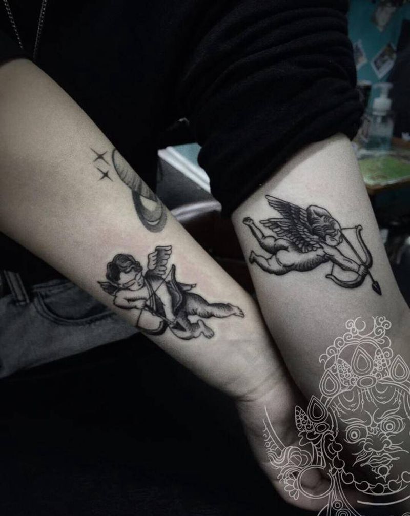 店内黑灰小图纹身图片_手臂欧美写实Old School纹身图案