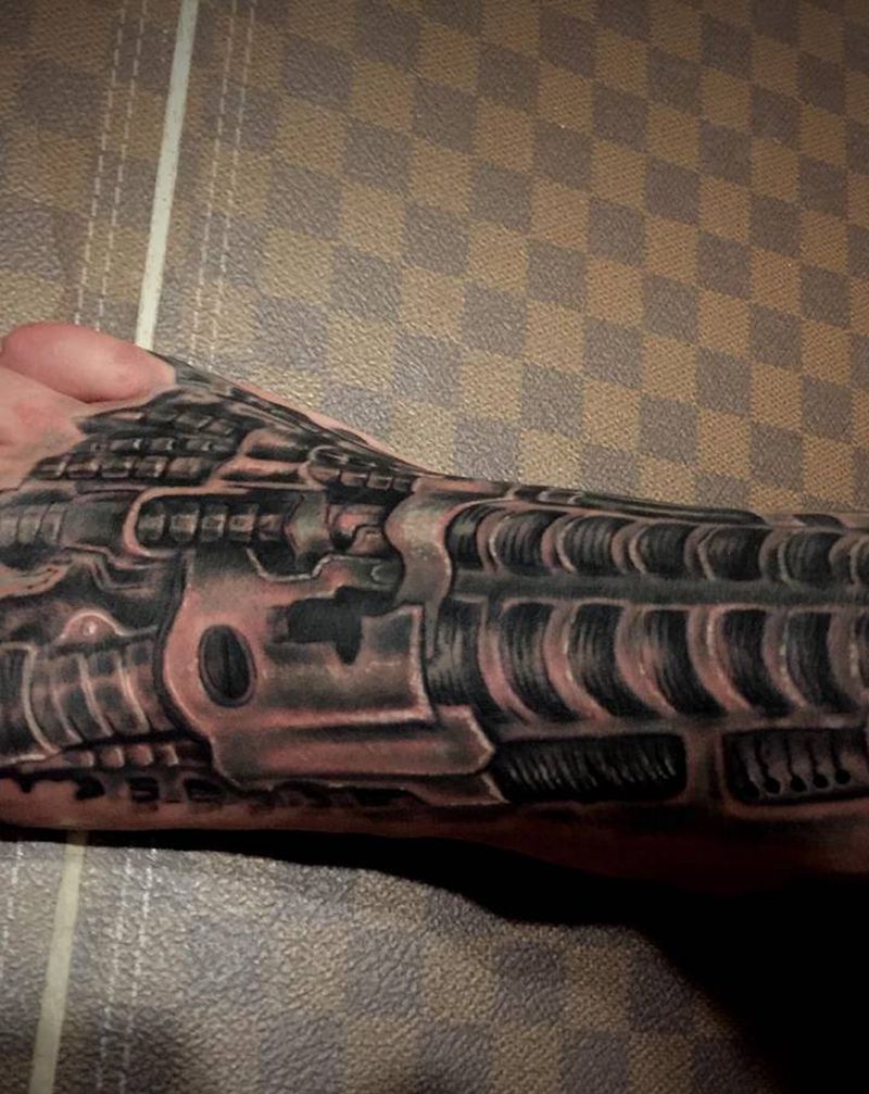 机械脚背纹身图片_脚部欧美写实纹身图案