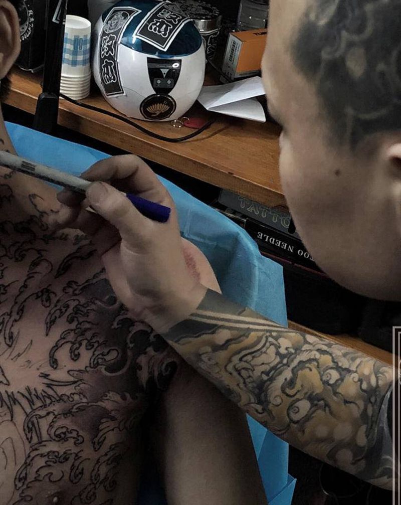 首席老师 纹杰工作纹身图片_胸部新传统纹身图案