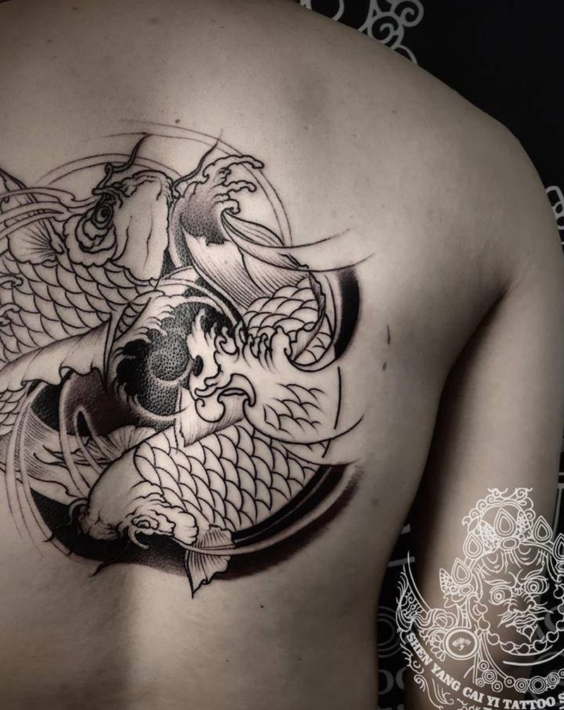 阴阳鱼 未完纹身图片_背部新传统纹身图案