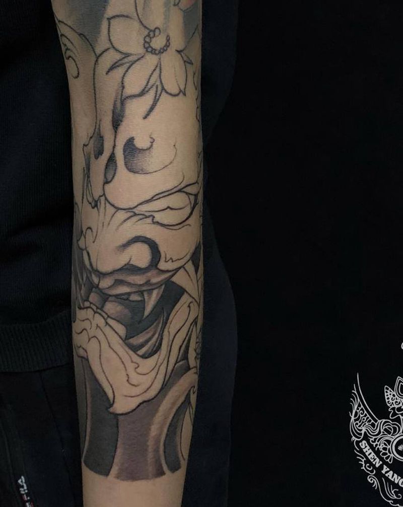 店内衔接七分袖未完纹身图片_手臂新传统纹身图案