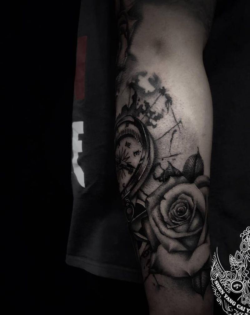 玫瑰指南针纹身图片_手臂欧美写实纹身图案