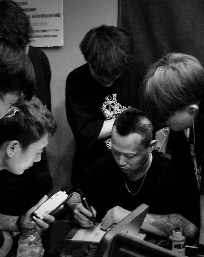 鹤莲一门  纹杰培训班纹身图片_肩部新传统老传统纹身图案