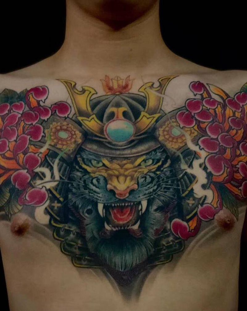 花胸 恢复后纹身图片_胸部新传统纹身图案