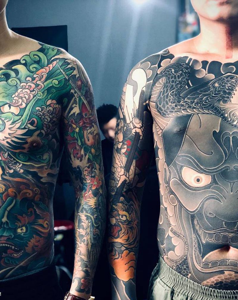 彩色与黑灰纹身图片_胸部老传统新传统纹身图案