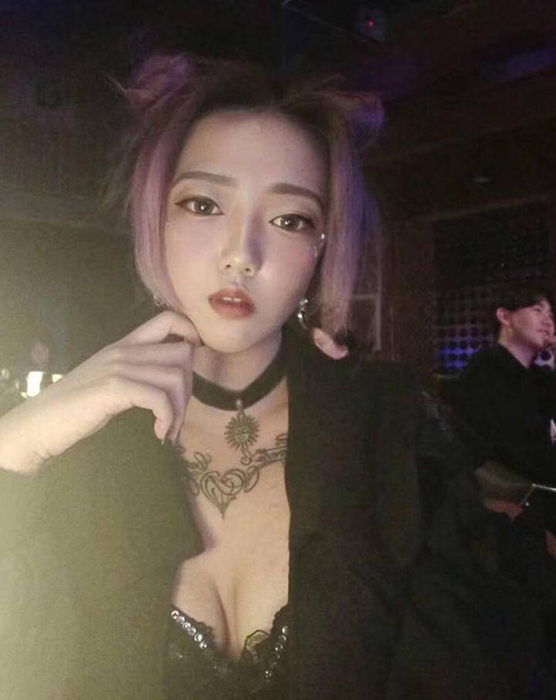 深夜买家秀纹身图片_胸部Old School点刺纹身图案