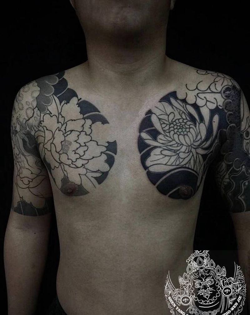 店内双半甲未完纹身图片_手臂老传统纹身图案