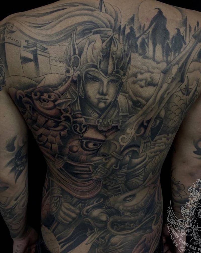 店内师傅满背纹身图片_背部新传统纹身图案