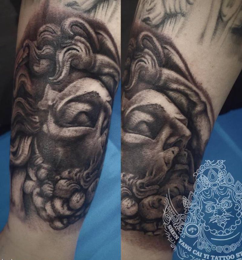 店内欧美风 接花臂纹身图片_手臂欧美写实纹身图案