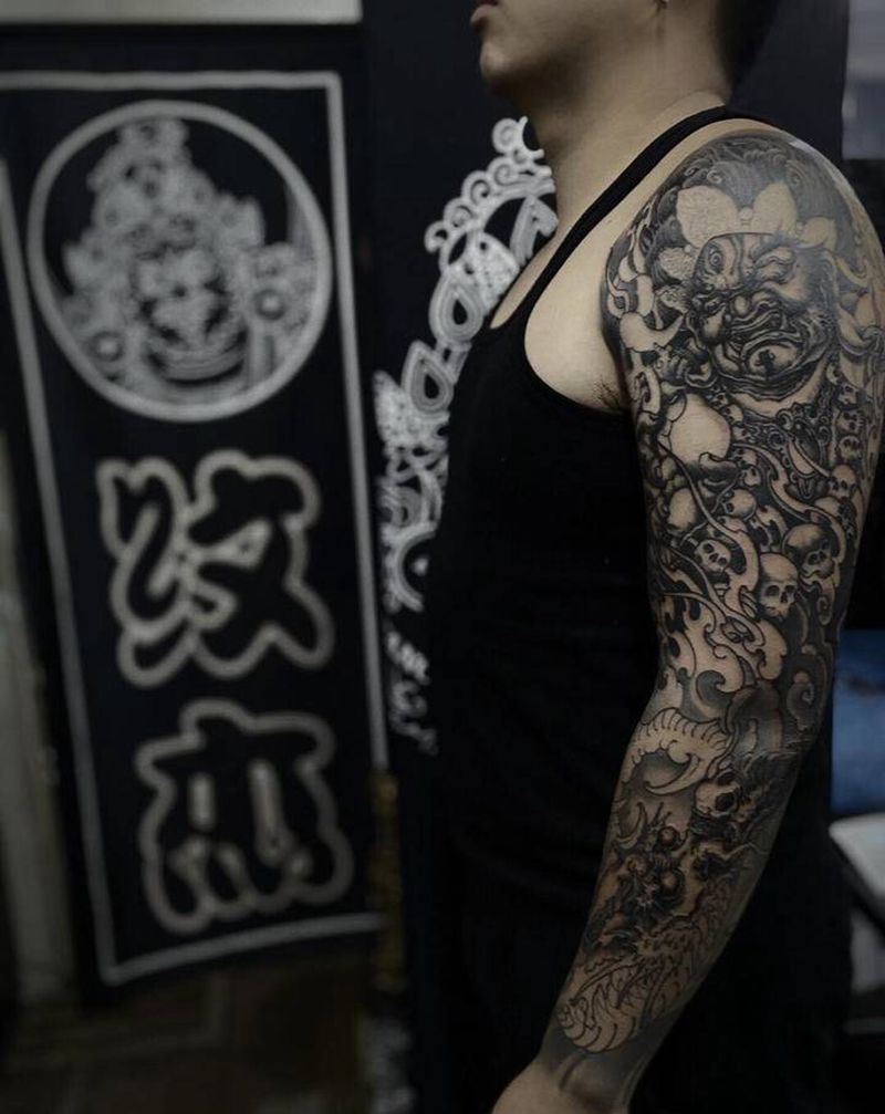 店内花臂未完纹身图片_手臂新传统纹身图案