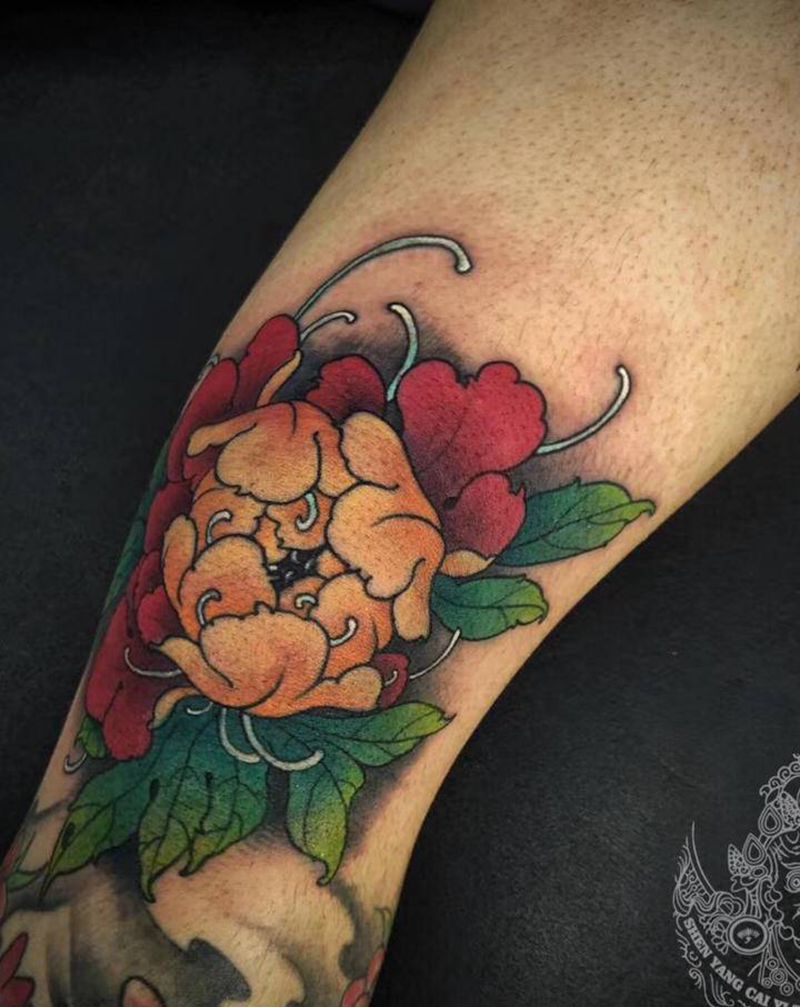 店内牡丹花纹身图片_腿部新传统纹身图案