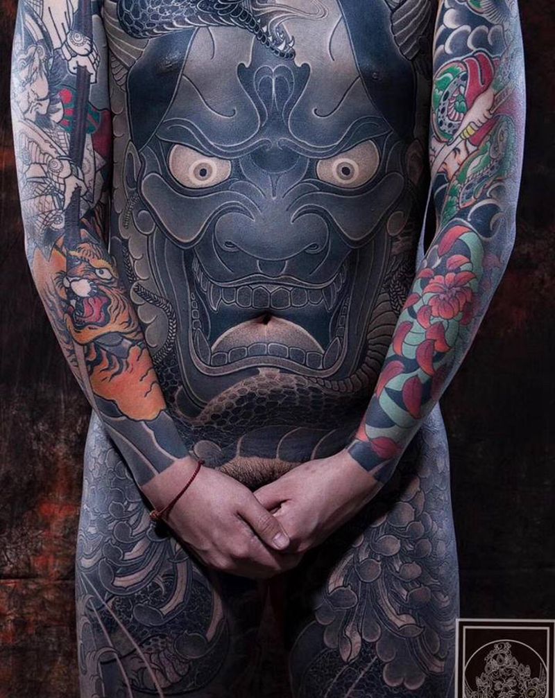 灰般若 鹤莲纹杰作品纹身图片_胸部老传统纹身图案