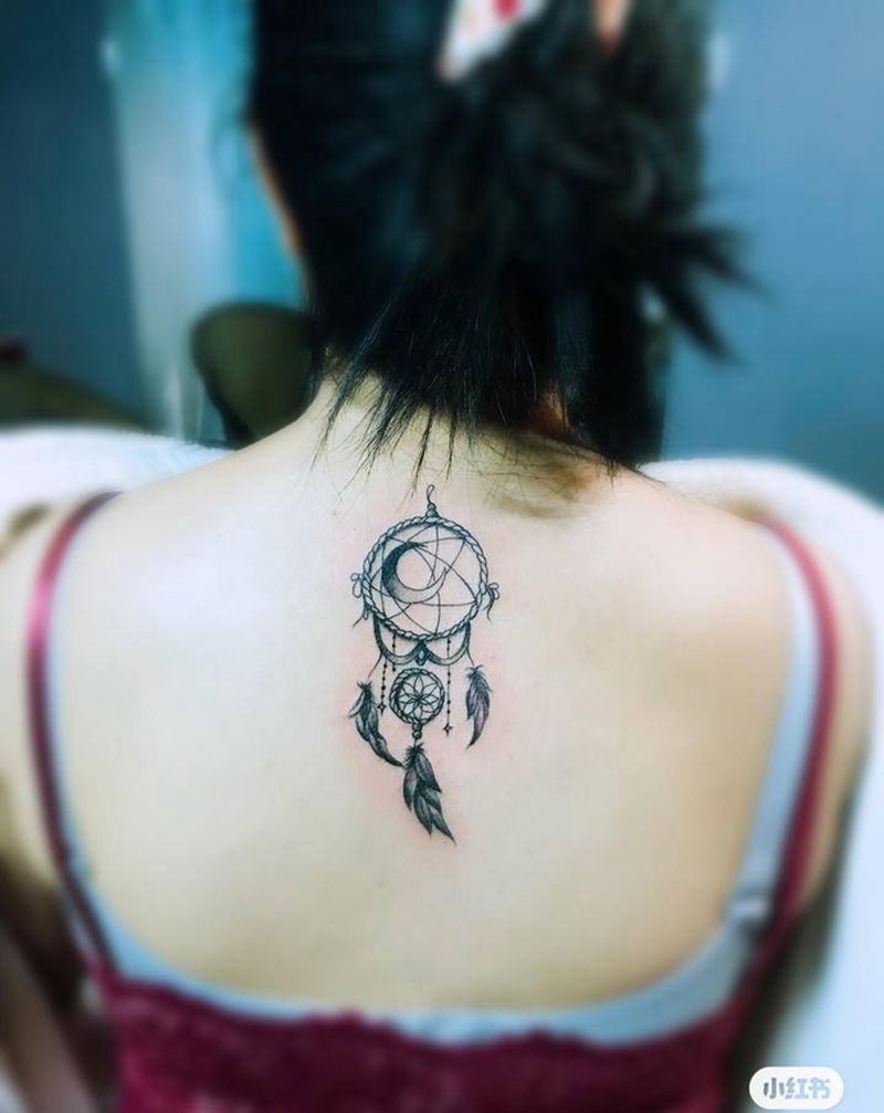 捕梦网纹身图片_背部纹身图案