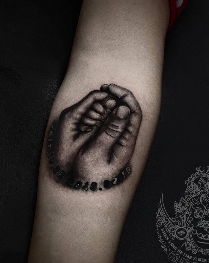 幸福一家人纹身图片_手臂欧美写实纹身图案