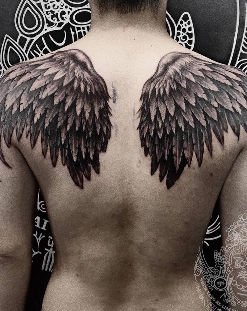翅膀纹身图片_背部图腾点刺纹身图案