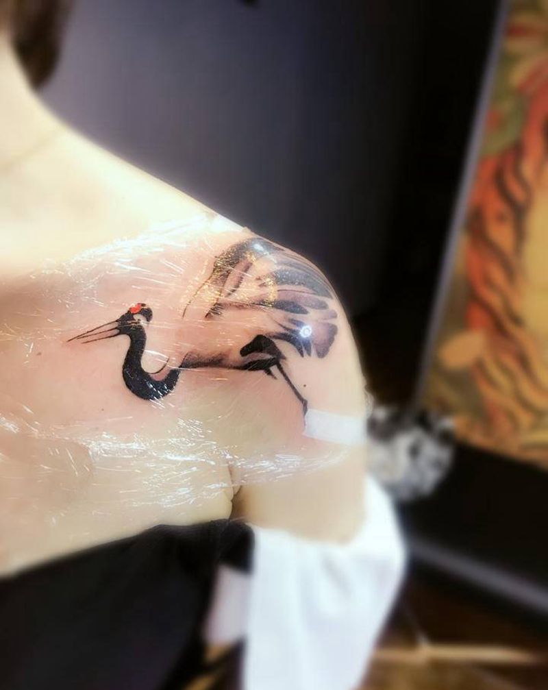 鹤纹身图片_肩部纹身图案