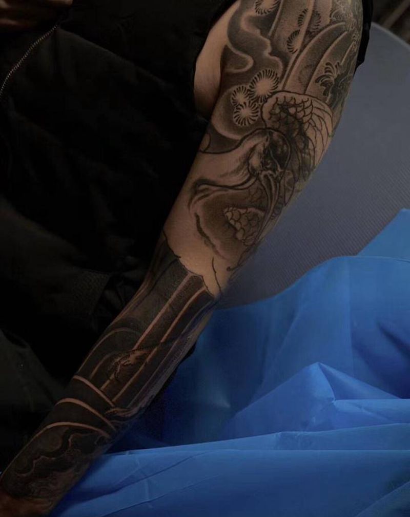 遮盖 板雾纹身图片_手臂老传统纹身图案