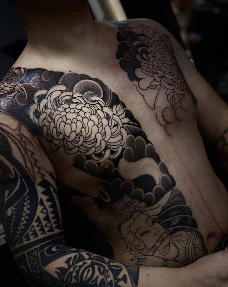 通体之路纹身图片_胸部老传统纹身图案