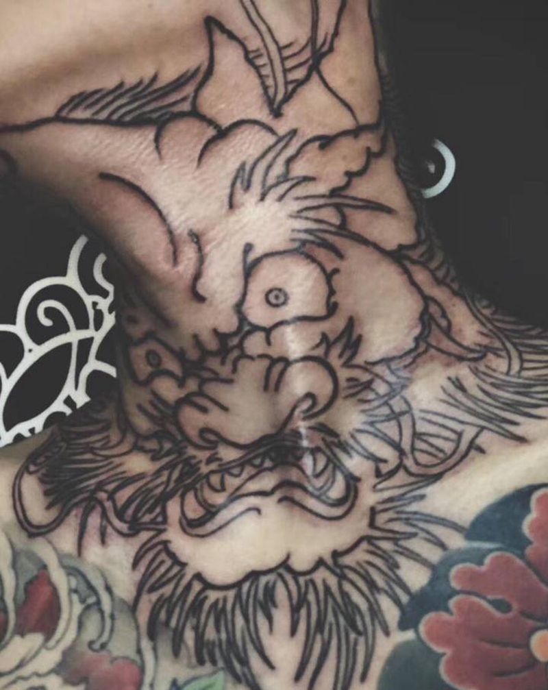 龙头基础线纹身图片_腰部新传统纹身图案