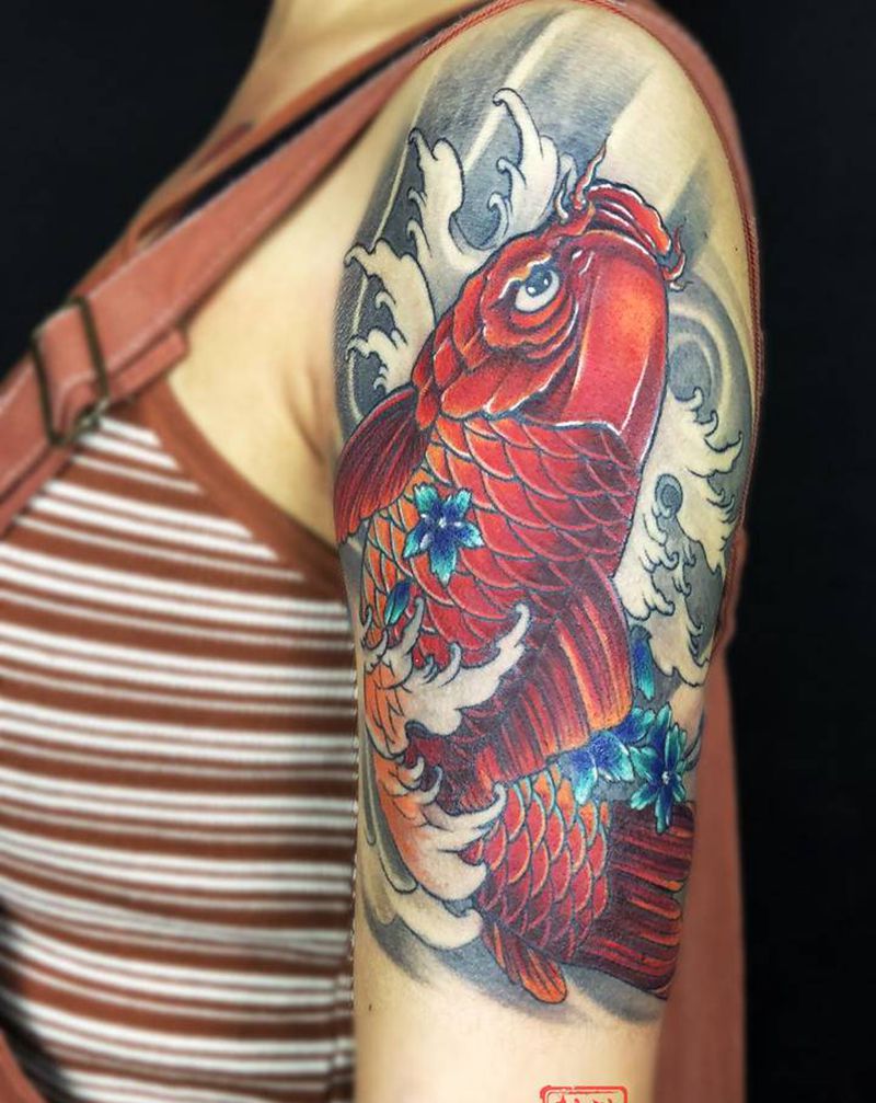 鲤鱼纹身图片_手臂肩部新传统同城鱼水浪纹身图案