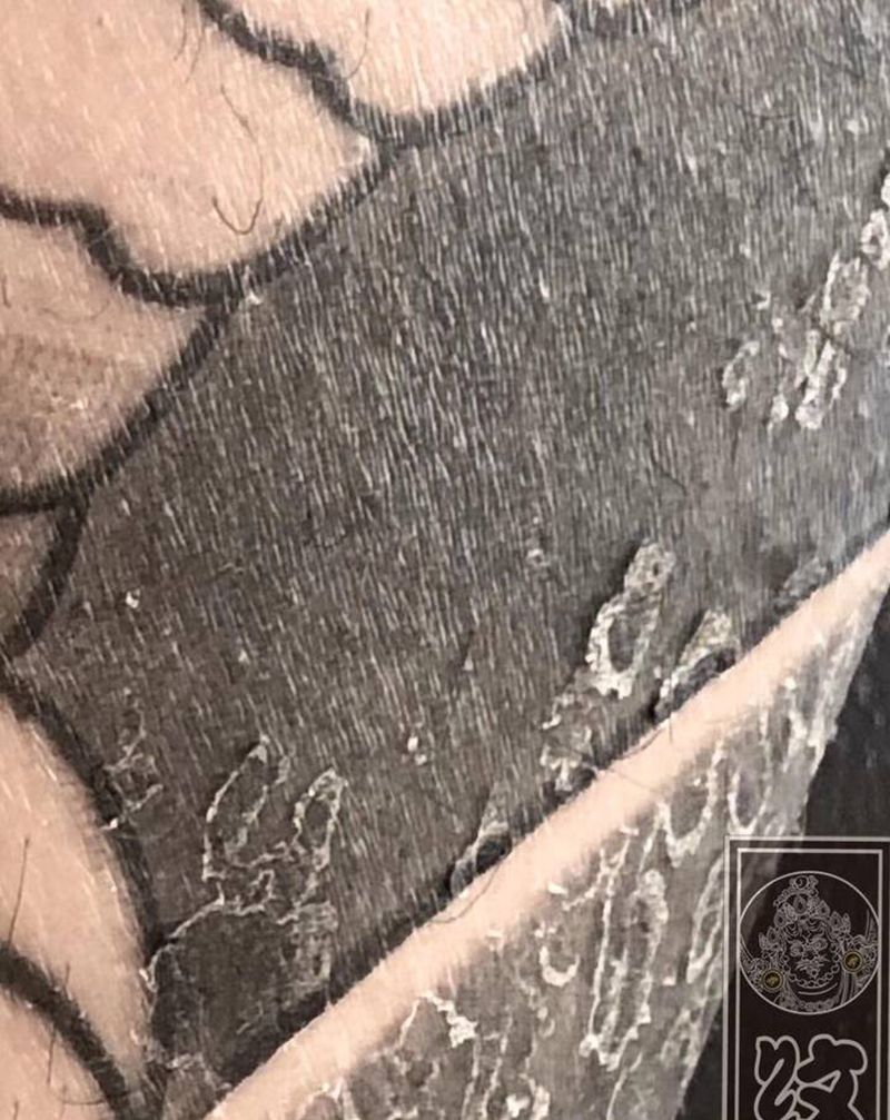 灰纹身图片_手臂老传统纹身图案