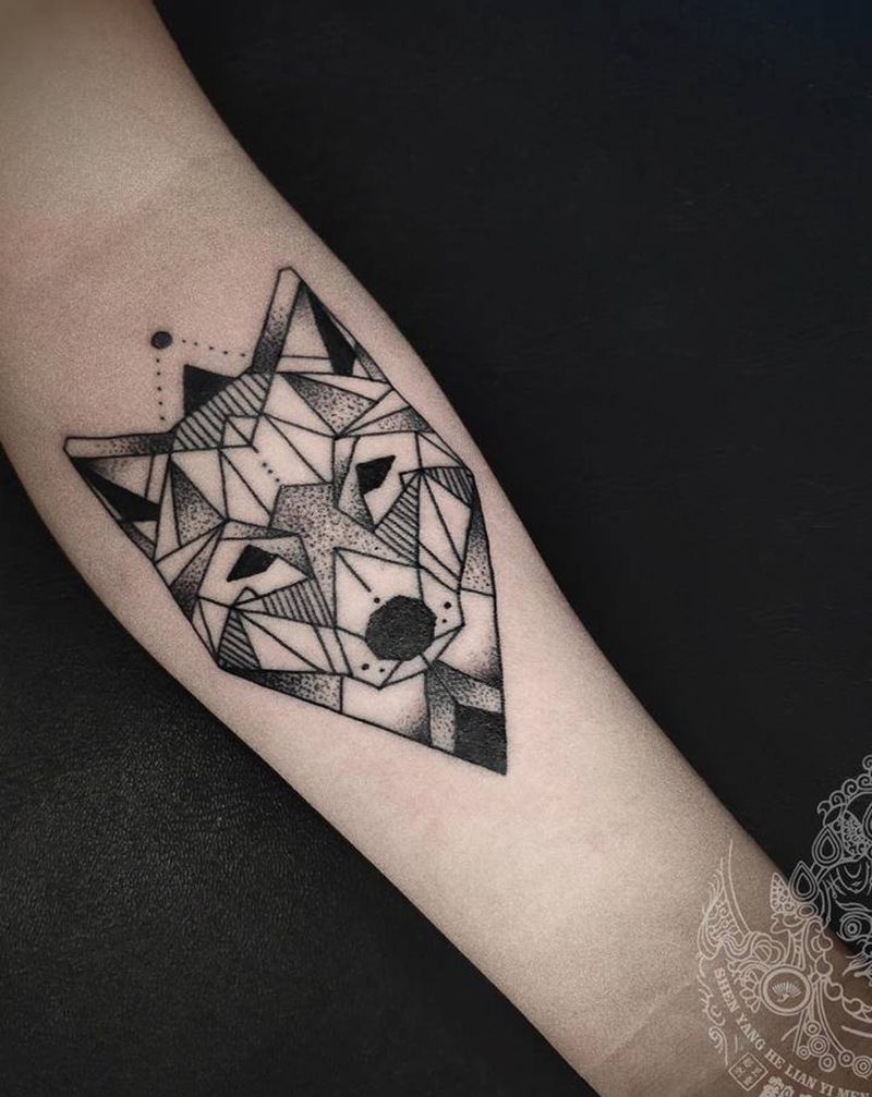 店内黑灰小图纹身图片_手臂图腾点刺纹身图案