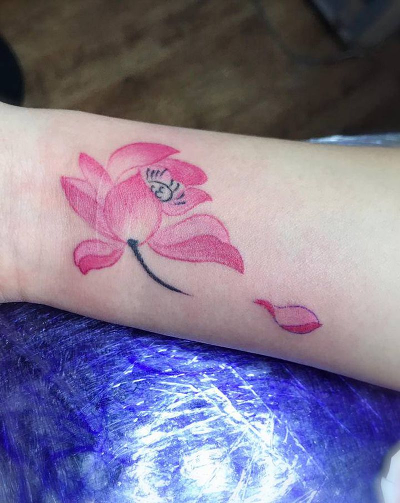 莲花纹身图片_手臂纹身图案