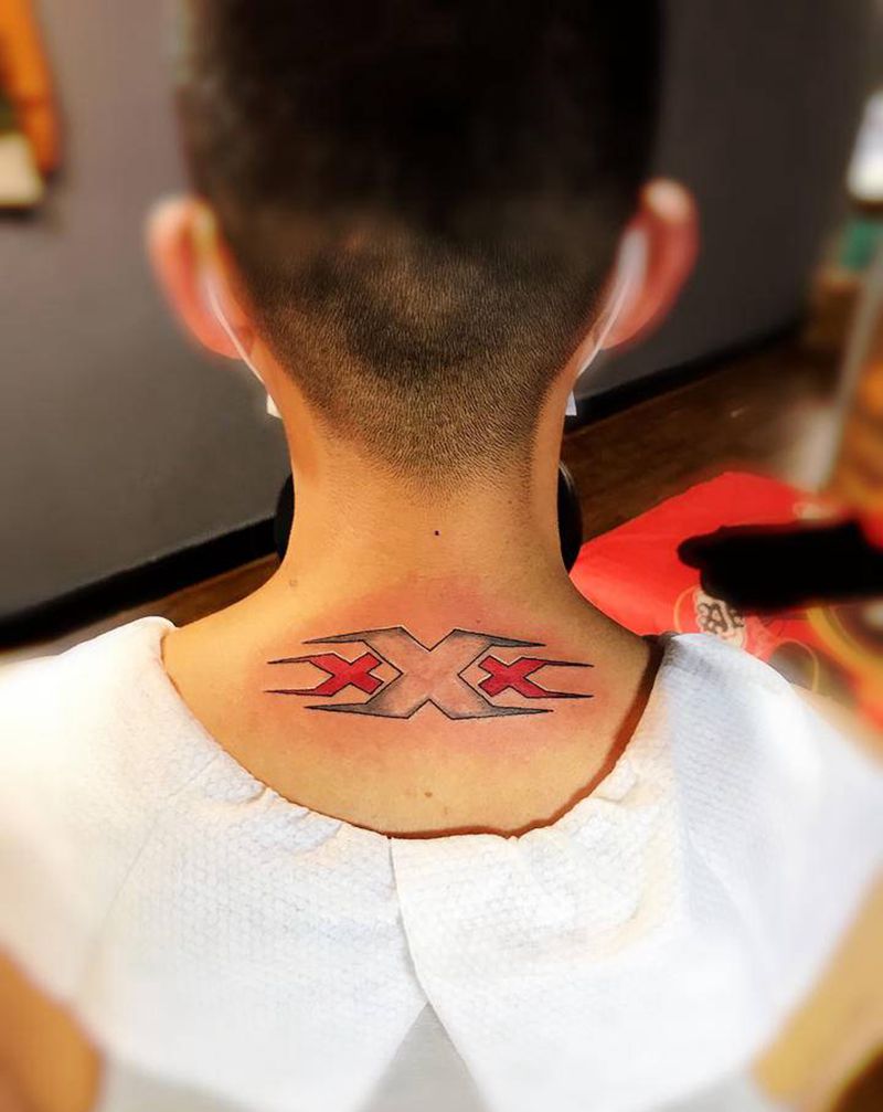 X纹身图片_颈部纹身图案