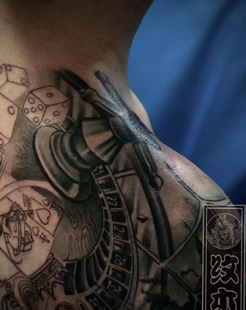 局部欣赏纹身图片_背部欧美写实纹身图案