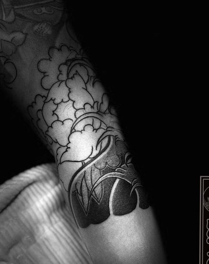 修改添加。局部纹身图片_手臂老传统纹身图案