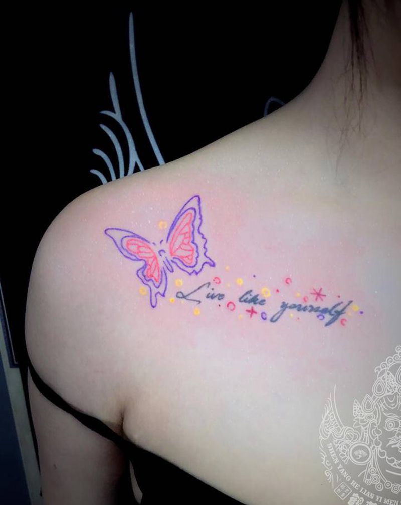 小清新纹身图片_胸部水彩纹身图案