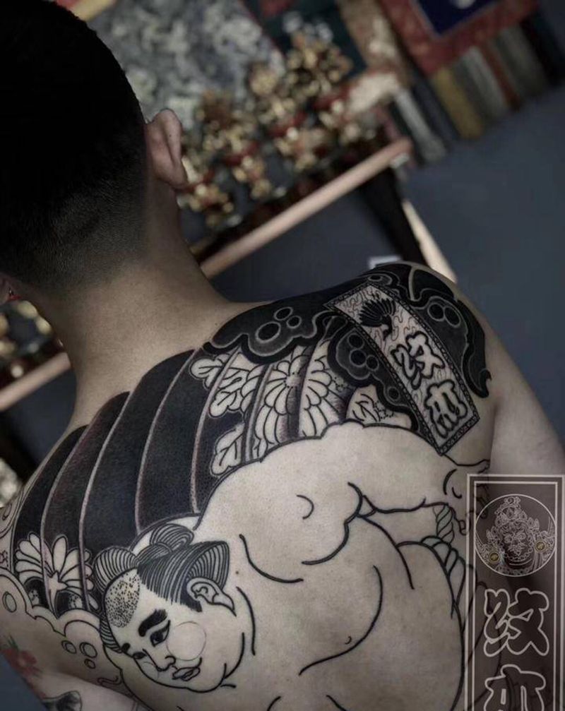 首席工作进度纹身图片_背部老传统纹身图案