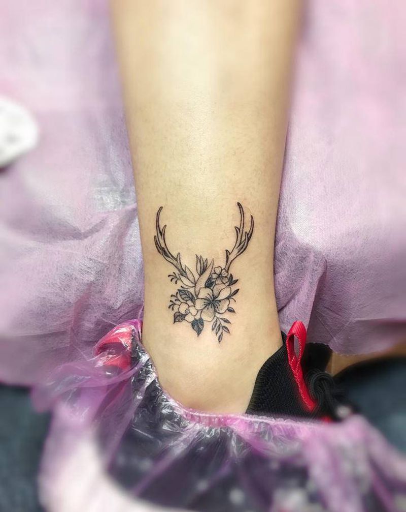 鹿角纹身图片_腿部纹身图案