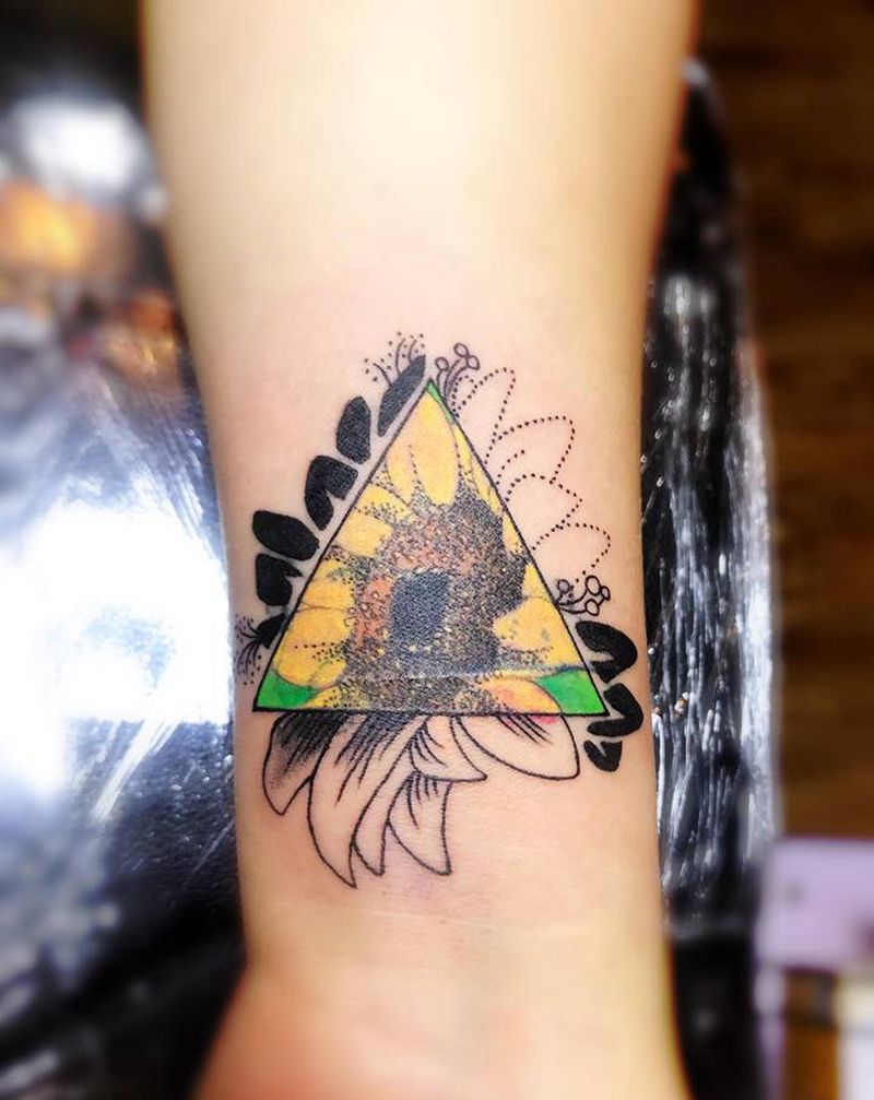 向日葵遮盖纹身图片_手臂纹身图案