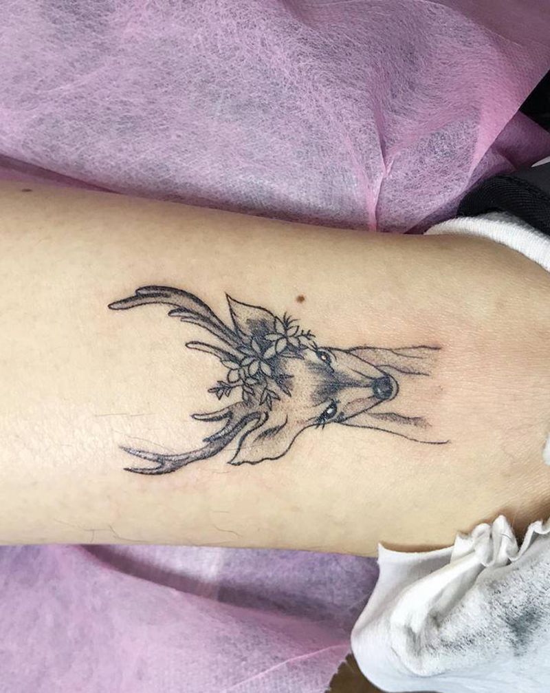 鹿纹身图片_腿部纹身图案