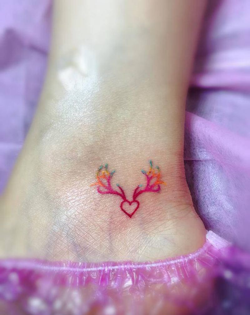 鹿角纹身图片_脚部纹身图案