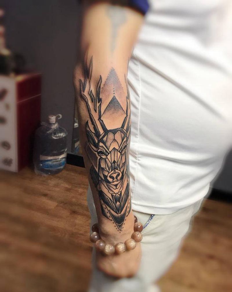 鹿先生纹身图片_手臂纹身图案