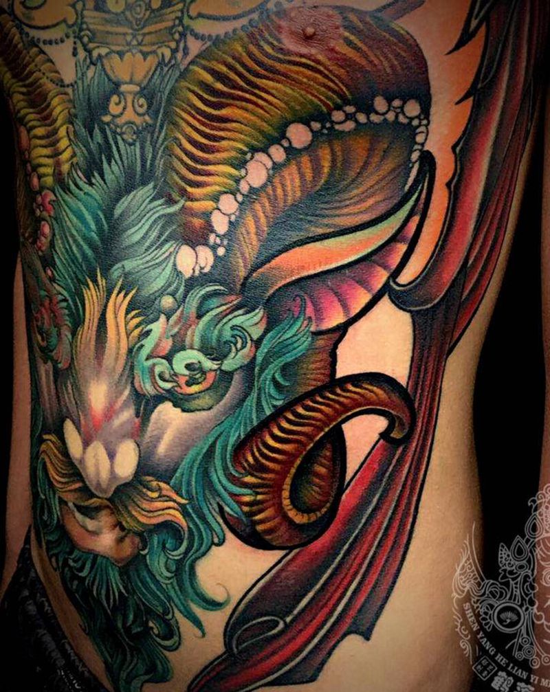 局部纹身图片_胸部New School纹身图案