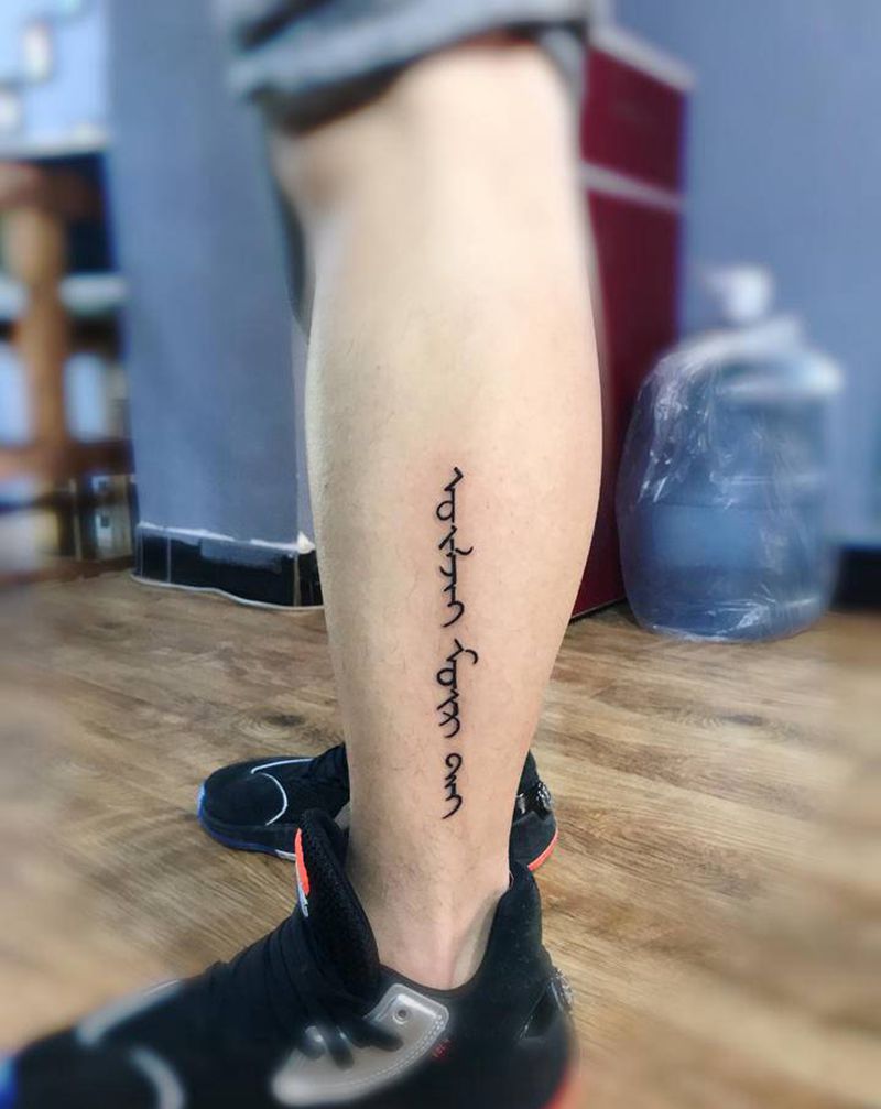 蒙文纹身图片_腿部纹身图案