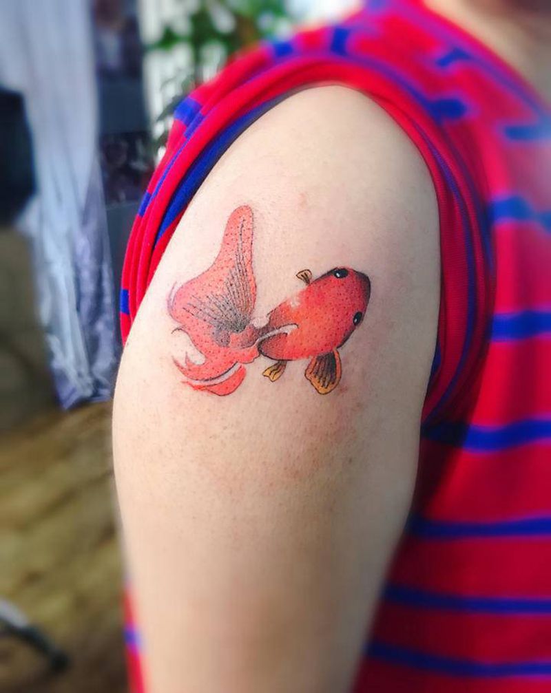 金鱼纹身图片_肩部纹身图案