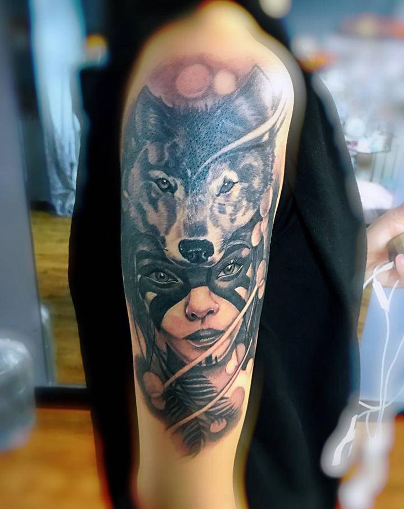 狼女纹身图片_手臂纹身图案