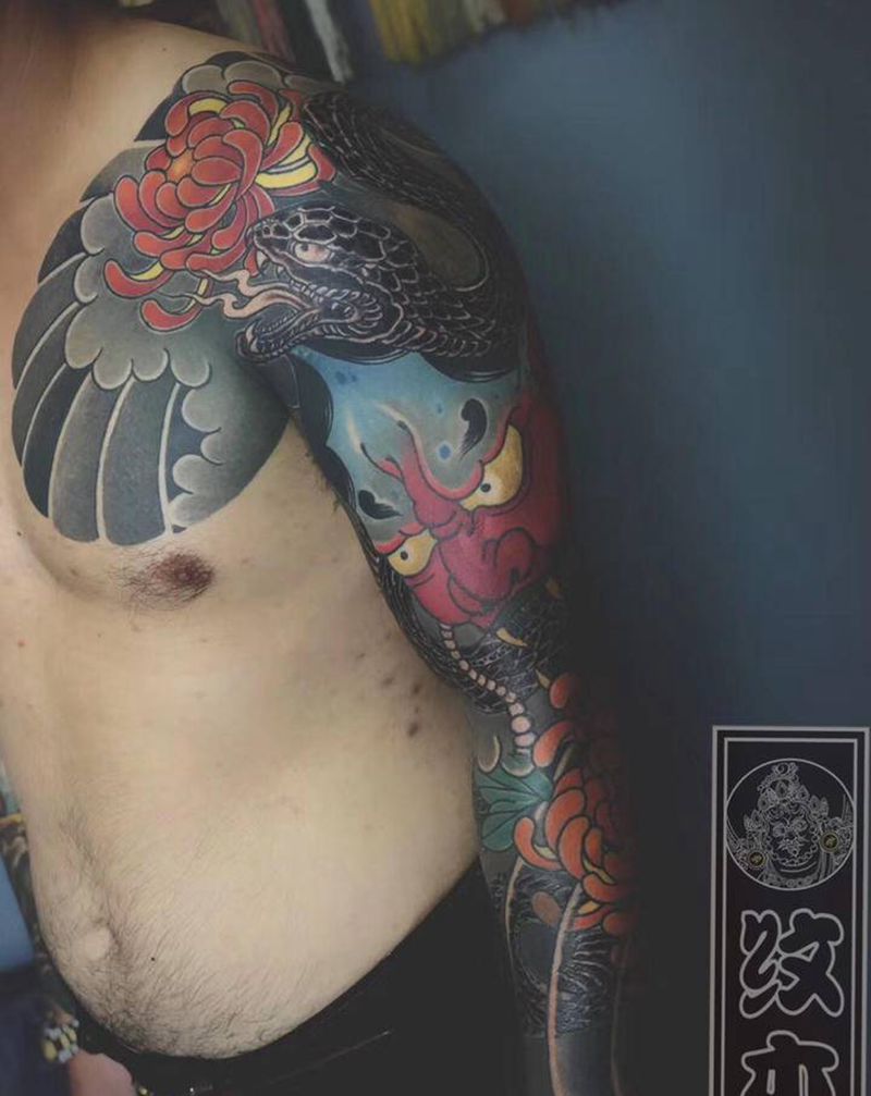 花臂般若蛇纹身图片_手臂新传统老传统纹身图案