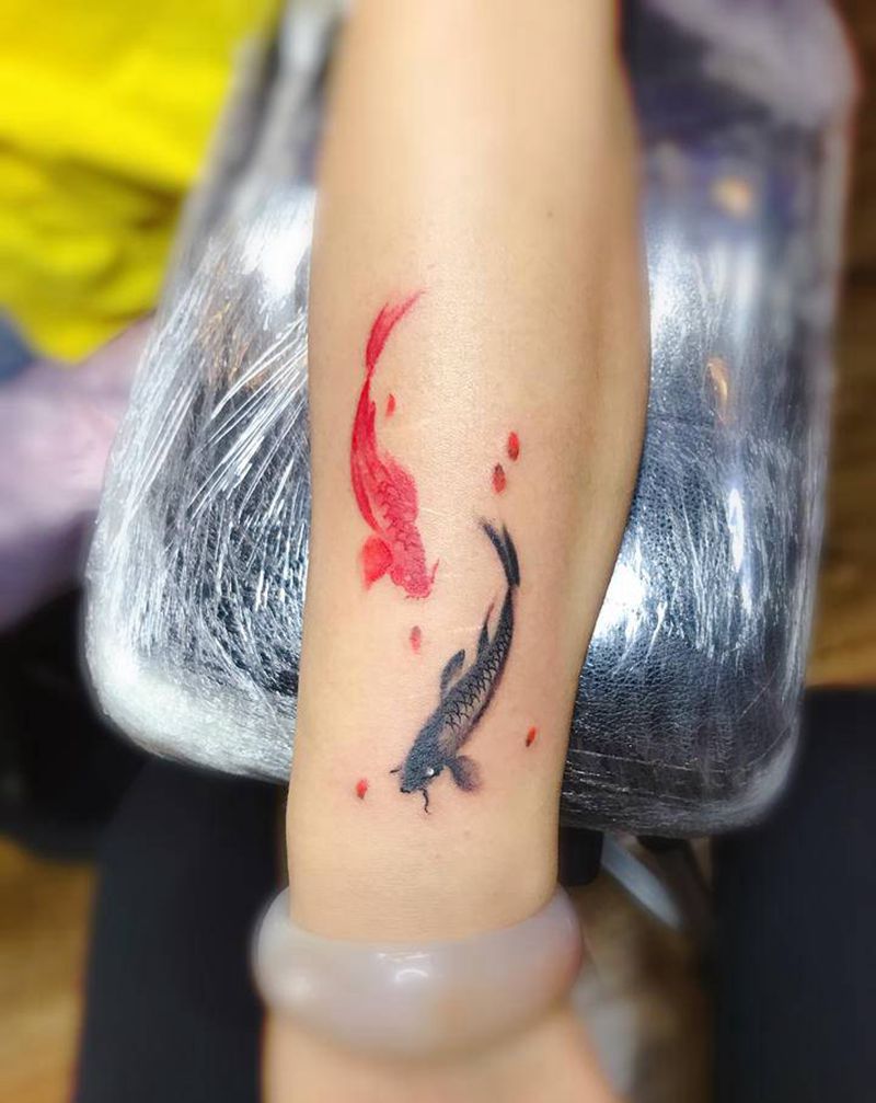 小金鱼纹身图片_手臂纹身图案