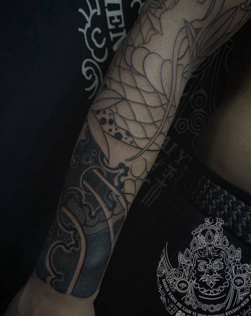 店内工作未完纹身图片_手臂老传统纹身图案