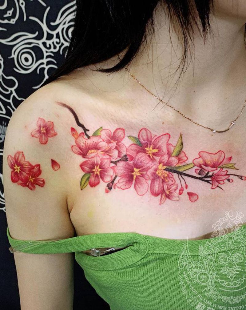 小清新纹身图片_胸部水彩纹身图案