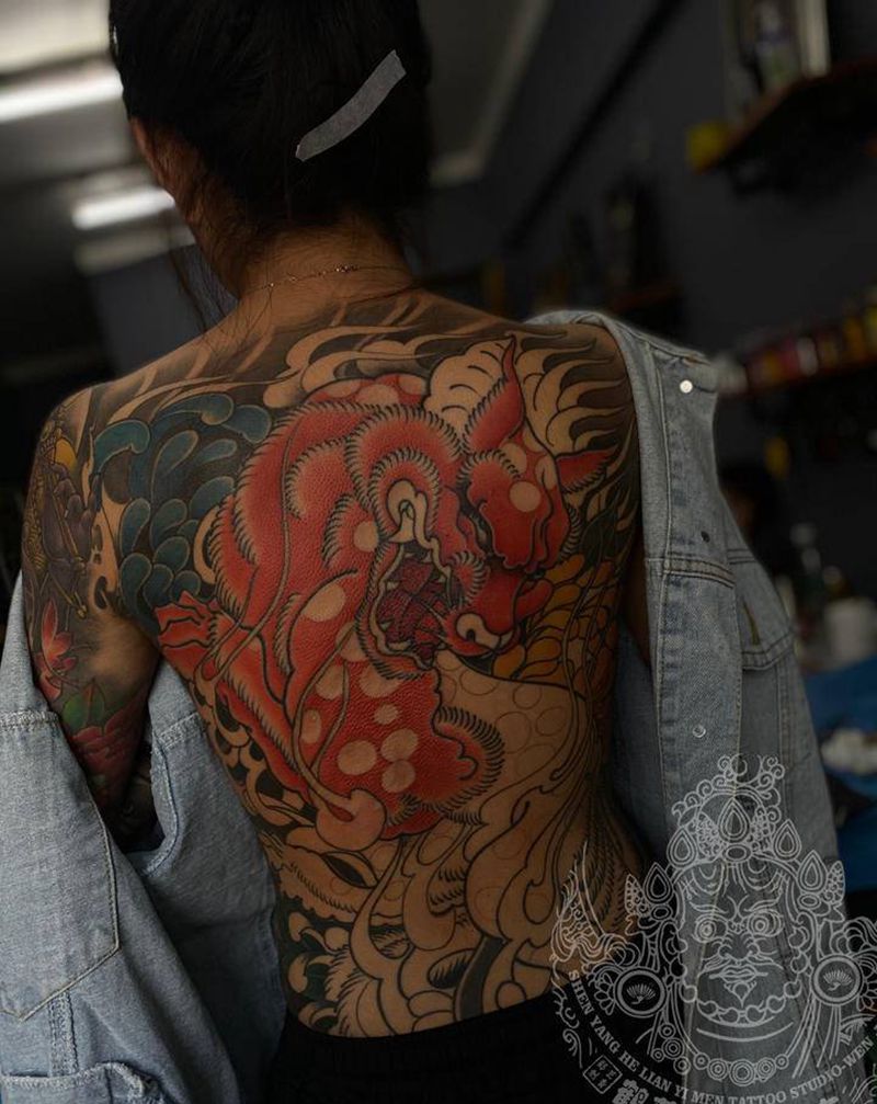 店内九尾狐未完纹身图片_背部新传统纹身图案