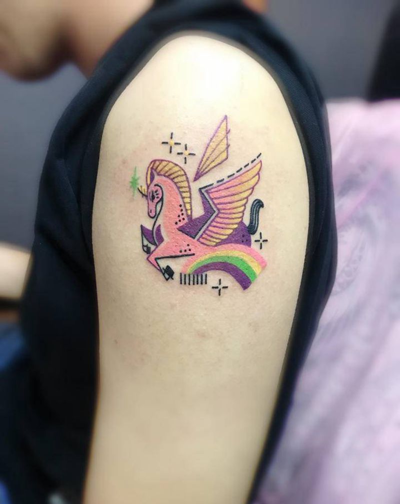 独角兽纹身图片_肩部纹身图案