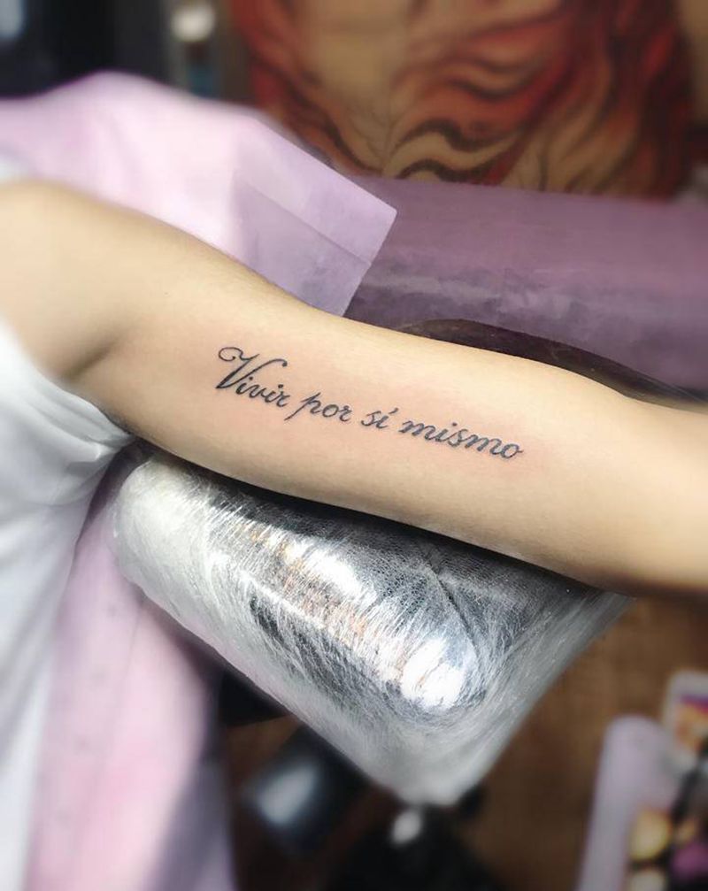 独自生活纹身图片_手臂纹身图案